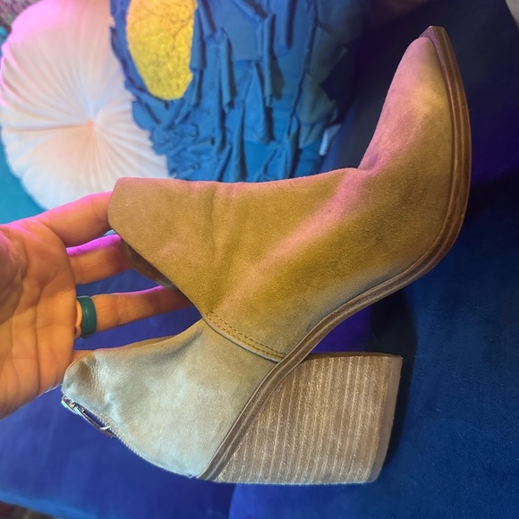 STEVE MADDEN Women's Tan Ankle boot with cut out Sz 8 - Picture 5 of 6